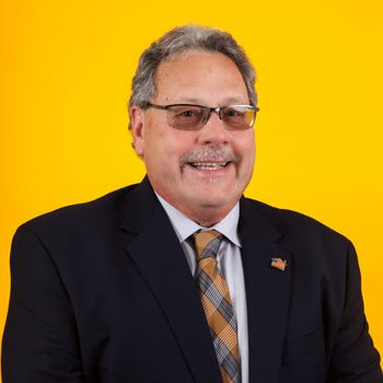 Portrait of Bob Sparks, Broker/Agent.